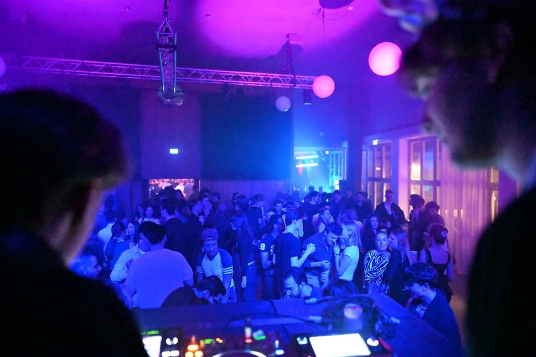 Platoon DJs på tentapub på KTH, gamla matsalen